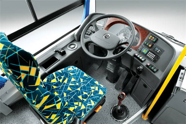 金旅XML6925J15CN公交车（天然气国五17-35座）