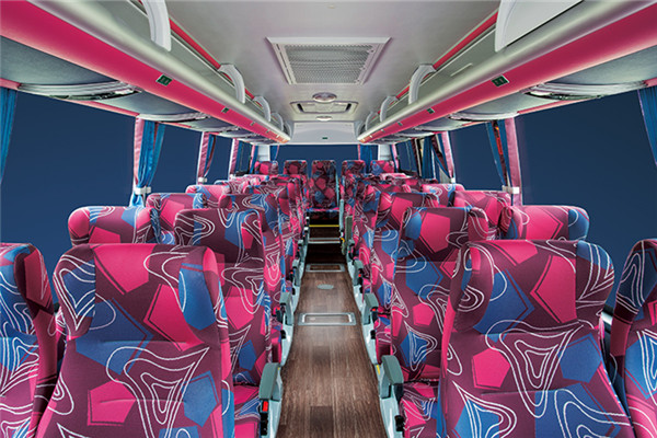 金龙XMQ6111CYN5D1客车（天然气国五24-51座）