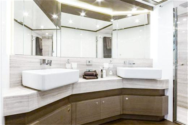 亚星YBL5180XLJ房车（柴油国四2-9座）