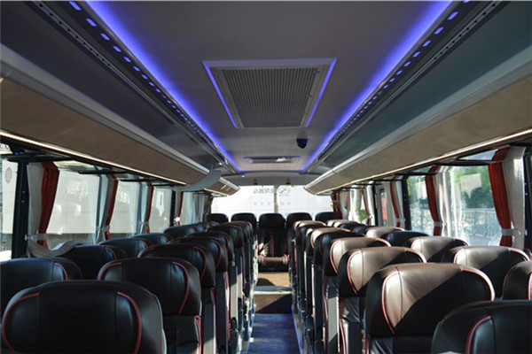 金龙XMQ6127BYD5T客车（柴油国五24-56座）
