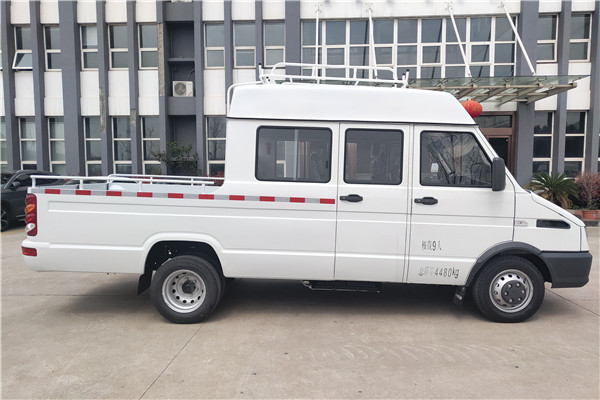 南京依维柯NJ5046XGCZ5A工程车（柴油国六6-9座）