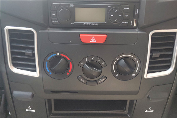 南京依维柯NJ5046XGCZ5A工程车（柴油国六6-9座）