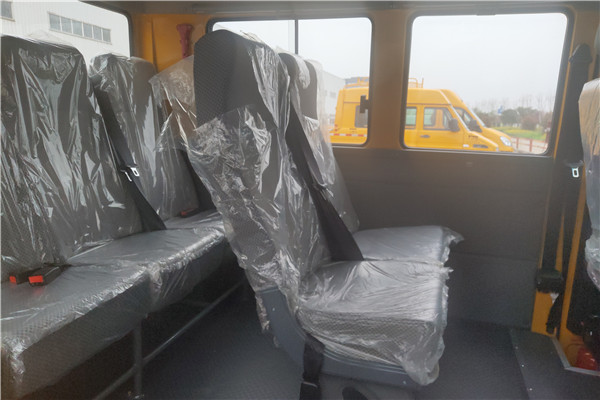 南京依维柯NJ5046XGCZ5A-2斗式车（柴油国六6-9座）