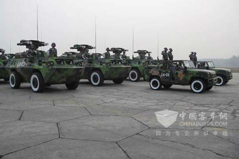 搭载朝柴QD32发动机的阅兵仪式用车