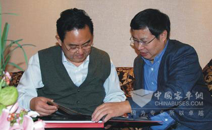 季允石接见法士特董事长李大开