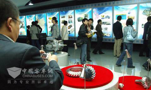 綦江中国西部齿轮城国际汽摩产业发展合作峰会綦齿企业展厅现场