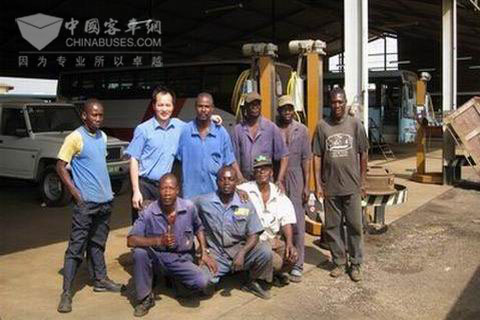 玉柴海外服务组杨胜雄（后左二）在埃塞培训留影