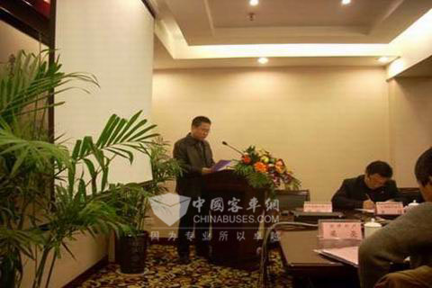 朝柴合肥工厂销售部部长周学东主持会议