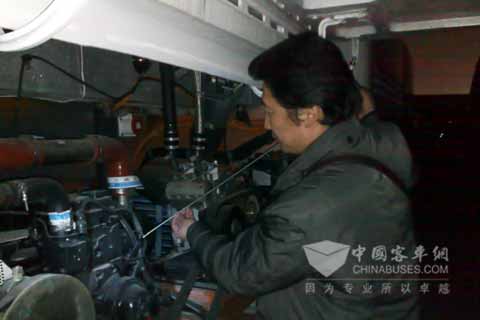 东风康明斯售后服务人员工作从凌晨五点开始