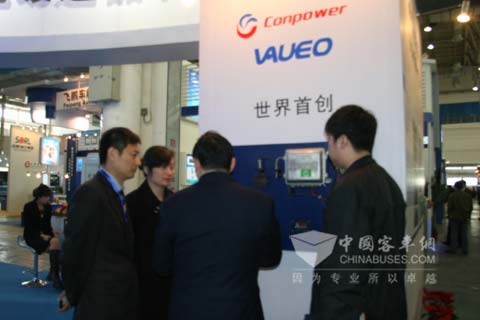 公交公司领导参观华越展台