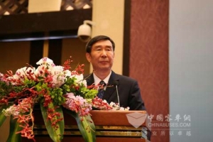 问计范仁德：2010年轮胎业如何跨越“三重门”