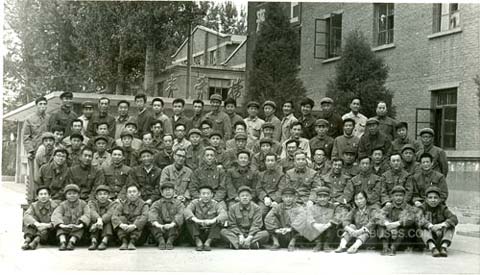 朝柴6102Q型柴油机研发功臣合影