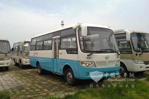 匹配朝柴CY4102-C3C发动机的两款新车型成功下线