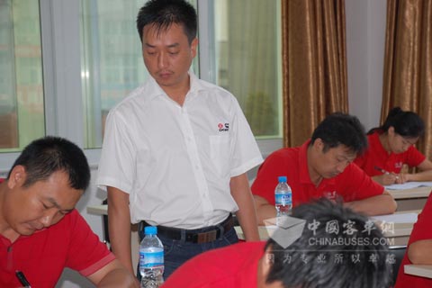 维修理论知识考试进行中