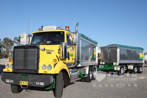 装配有艾里逊4500系列变速箱的Western Star 4800FX翻斗车