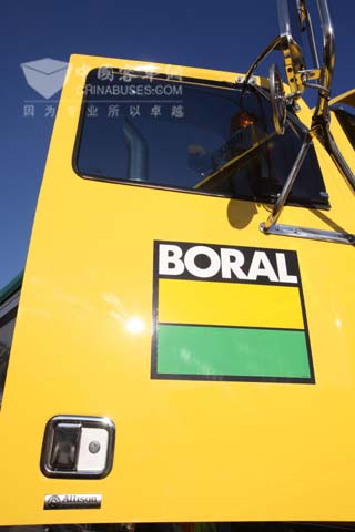 装配有艾里逊4500系列变速箱的Western Star 4800FX翻斗车