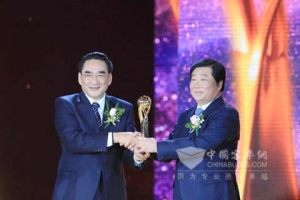 谭旭光荣获2010CCTV中国经济年度人物