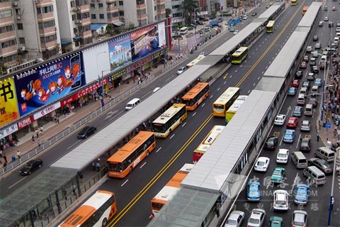 采取采埃孚低地板设计的广州BRT系统