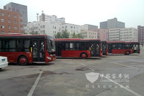 配装东风康明斯发动机的郑州BRT公交车