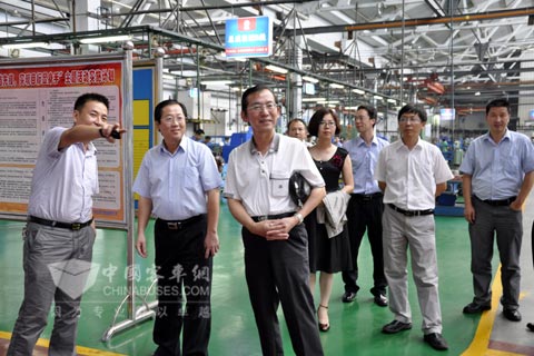 大金龙总经理郭仁祥到綦齿参观调研