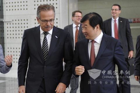 潍柴动力董事长谭旭光会见德国博世公司董事会主席菲润巴赫