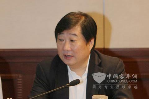 潍柴动力董事长谭旭光主持会议并讲话