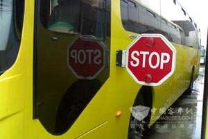 停车信号臂：于细节之处保障校车安全