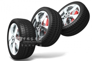 轮胎三雄上演“公路三国杀” 