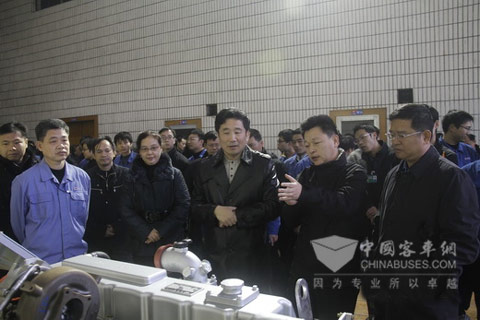 晏平参观玉柴“新技术和样机点火”活动