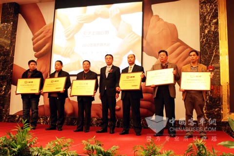 上海日野优秀服务商代表