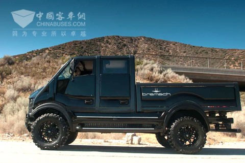 拥有176马力、3升涡轮柴油共轨FPT发动机的四驱T-Rex多用途车辆，非常适合在非公路环境下作业，满载负荷可达6吨。