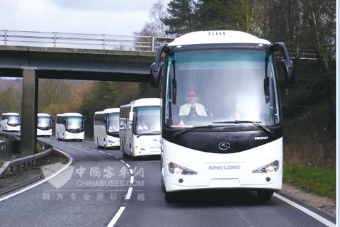 穿越英吉利海峡抵达英国的金龙客车  装备康明斯ISB和ISL欧V，欧V发动机