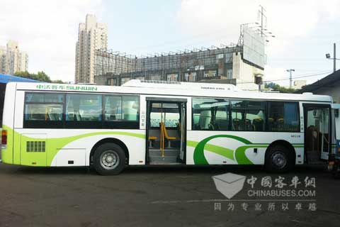 装配冷王客车空调的上海公交车