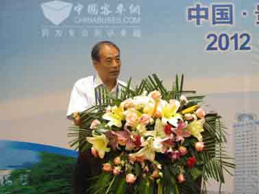 玉柴高级技术顾问卓斌先生做报告