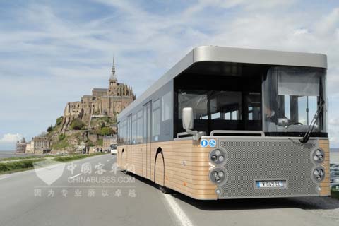 装载艾里逊自动变速箱的双驾驶室客车