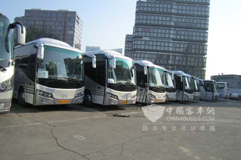 参与服务保障十八大的首汽客车