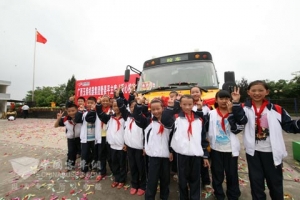 玉柴校车动力护航“移动校舍” 