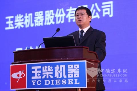 玉柴机器总经理吴其伟在商务大会上做总结发言