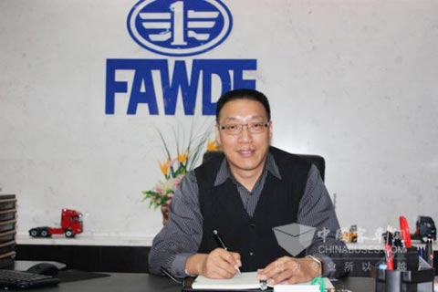 一汽解放无锡柴油机厂厂长钱恒荣