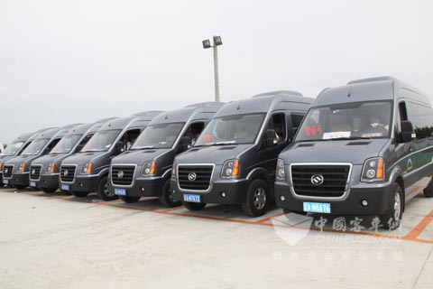 装配康明斯F2.8Turbo发动机 的黄海瑞途车队