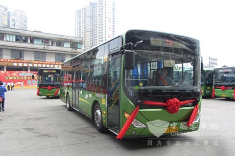 装载玉柴“芯”的新能源公交投放玉林公交