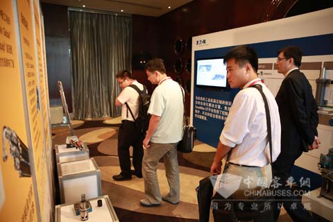 超过100名客户、行业专家和技术代表参加了当天的伊顿上海生产设备制造商技术日活动