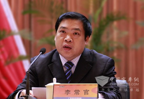 李常官在会上发表重要讲话