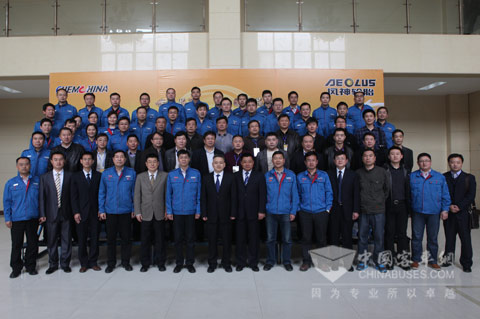 活动结束后,与会嘉宾集体合影