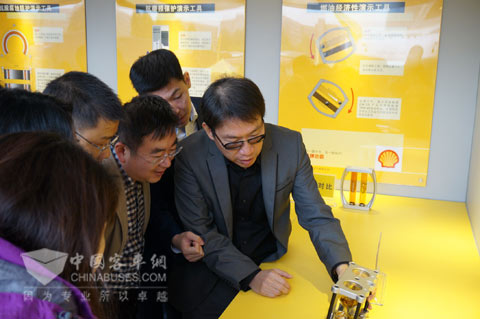 黄御龙总监讲解壳牌润滑油的发动机清洁性能