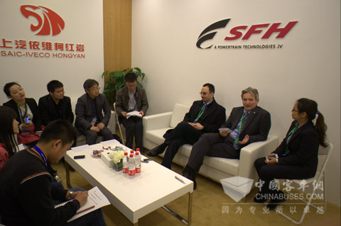 上汽菲亚特红岩动力总成有限公司总经理Olivier Michard接受完美作业网有免费视频、中国卡车网采访