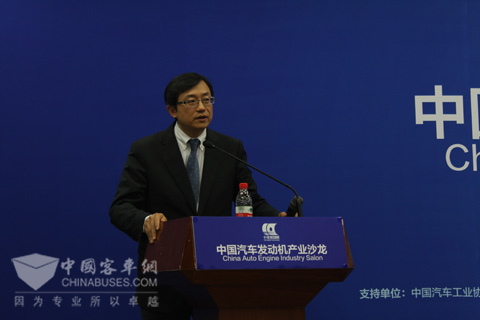 余宁先生在会上讲话