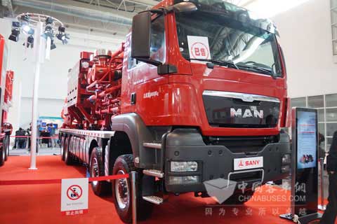 S9820M变速箱的新款2000型压裂车组