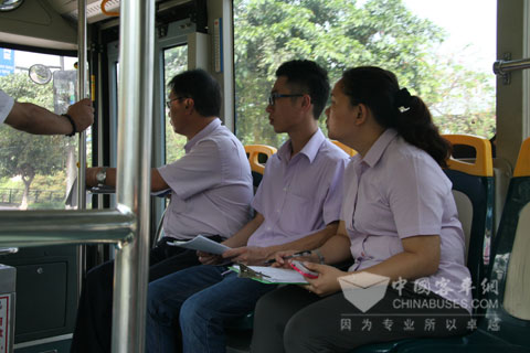 评委对参赛选手各项操作进行严格把关