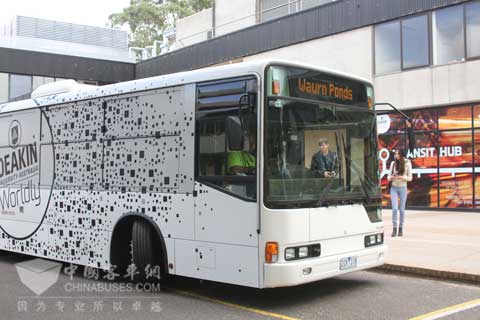 装配艾里逊变速箱的62座FusoMP300低地板客车